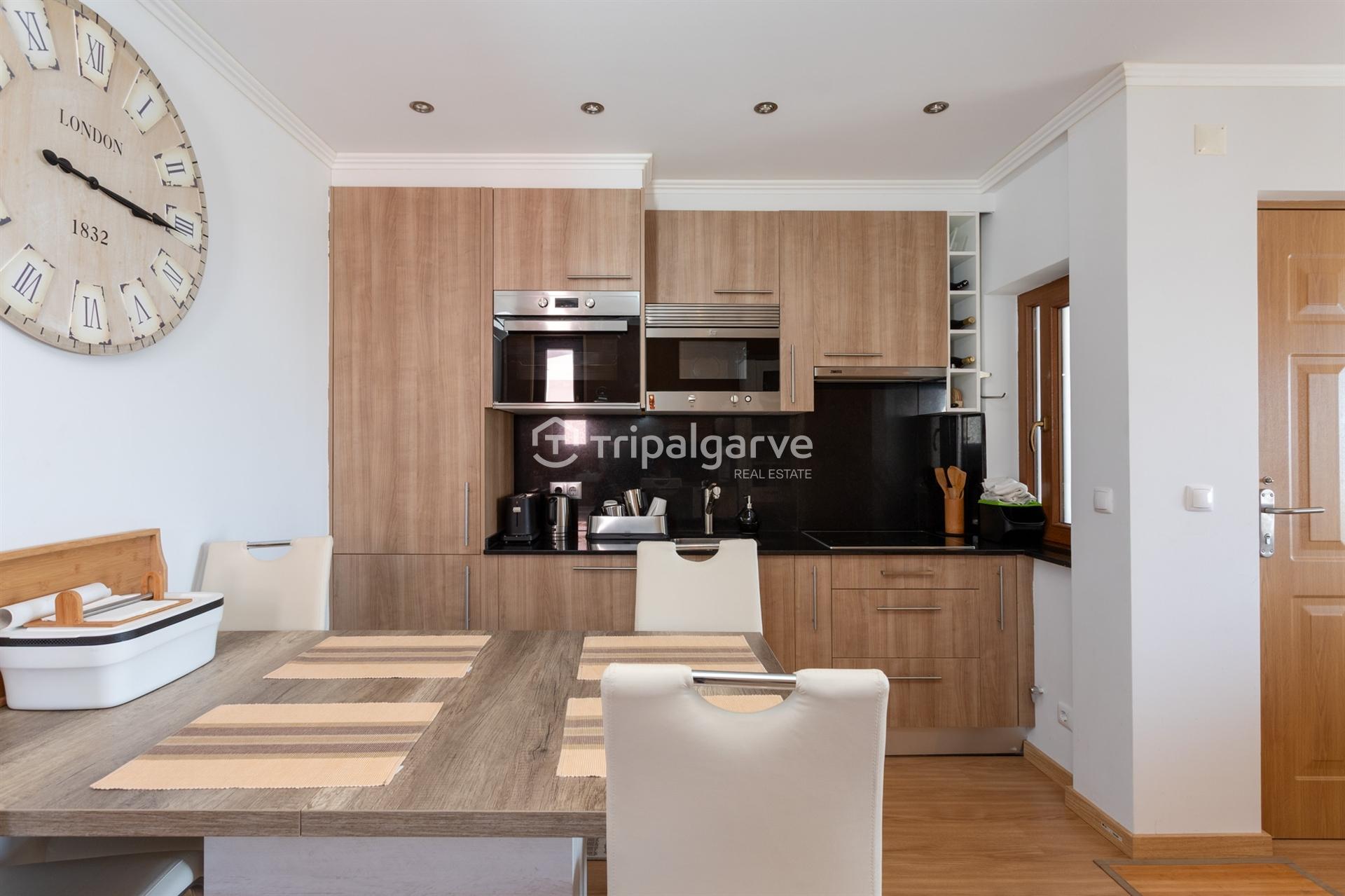 Apartamento T1 com Vista Mar – Totalmente Renovado na Galé