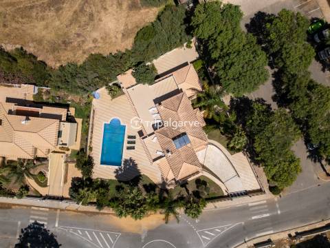 Villa de exceção em Albufeira – Luxo, conforto e localização ideal