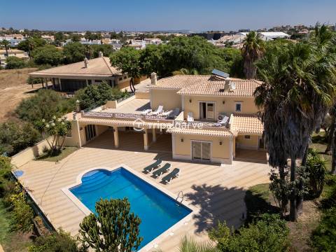 Villa de exceção em Albufeira – Luxo, conforto e localização ideal