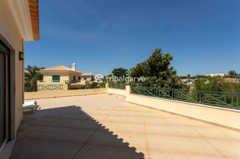 Villa de exceção em Albufeira – Luxo, conforto e localização ideal