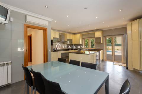 Villa de exceção em Albufeira – Luxo, conforto e localização ideal