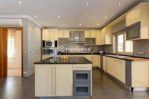 Villa de exceção em Albufeira – Luxo, conforto e localização ideal