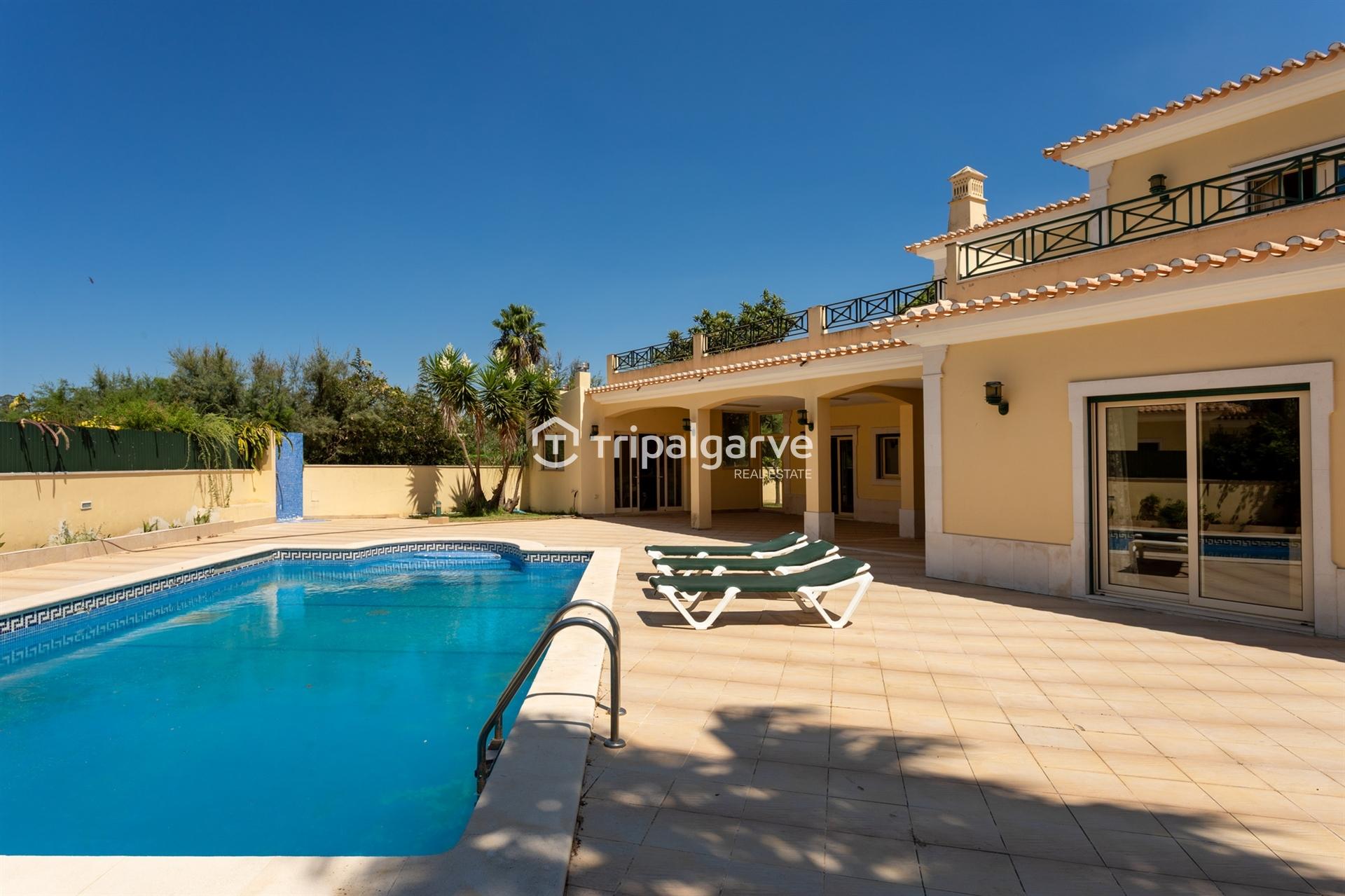 Villa de exceção em Albufeira – Luxo, conforto e localização ideal