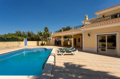 Villa de exceção em Albufeira – Luxo, conforto e localização ideal