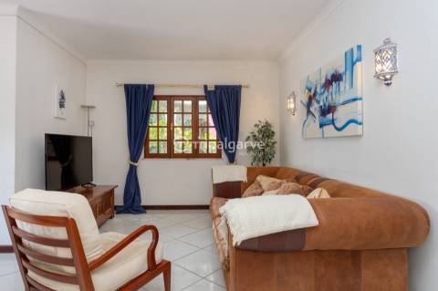 Descubra a Casa Azul - Uma Moradia no Coração da Guia/Albufeira!