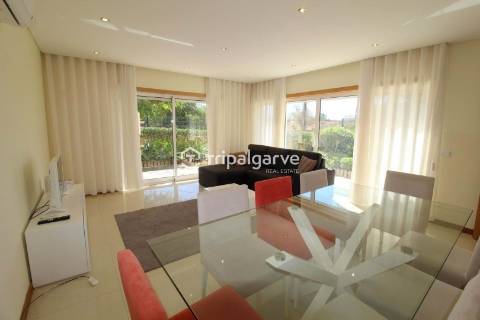 Moradia Geminada renovada T2+1 com piscina e garagem- Patroves- Albufeira