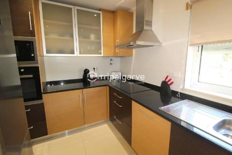 Moradia Geminada renovada T2+1 com piscina e garagem- Patroves- Albufeira