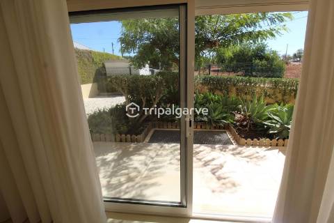 Moradia Geminada renovada T2+1 com piscina e garagem- Patroves- Albufeira