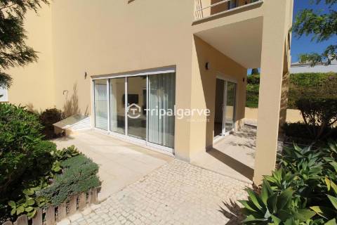 Moradia Geminada renovada T2+1 com piscina e garagem- Patroves- Albufeira