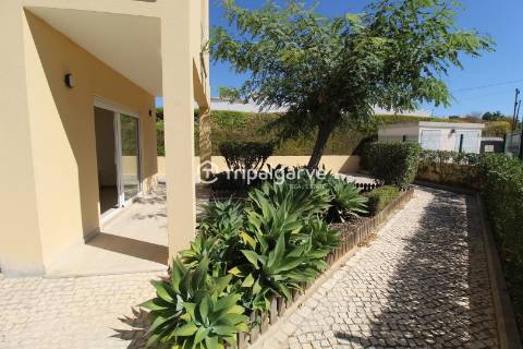 Moradia Geminada renovada T2+1 com piscina e garagem- Patroves- Albufeira