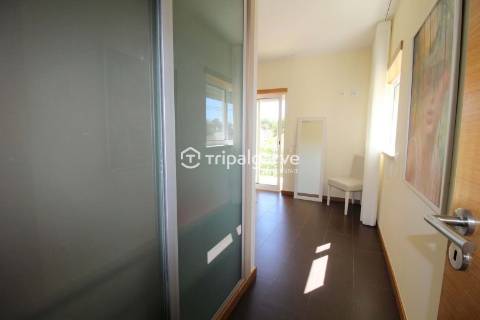 Moradia Geminada renovada T2+1 com piscina e garagem- Patroves- Albufeira