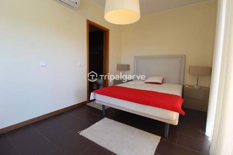 Moradia Geminada renovada T2+1 com piscina e garagem- Patroves- Albufeira