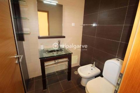 Moradia Geminada renovada T2+1 com piscina e garagem- Patroves- Albufeira