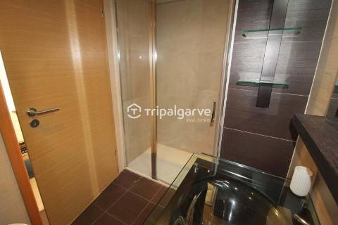 Moradia Geminada renovada T2+1 com piscina e garagem- Patroves- Albufeira