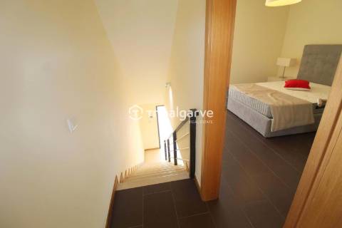 Moradia Geminada renovada T2+1 com piscina e garagem- Patroves- Albufeira