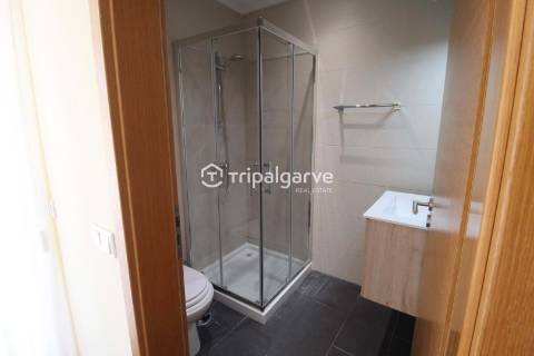 Moradia Geminada renovada T2+1 com piscina e garagem- Patroves- Albufeira