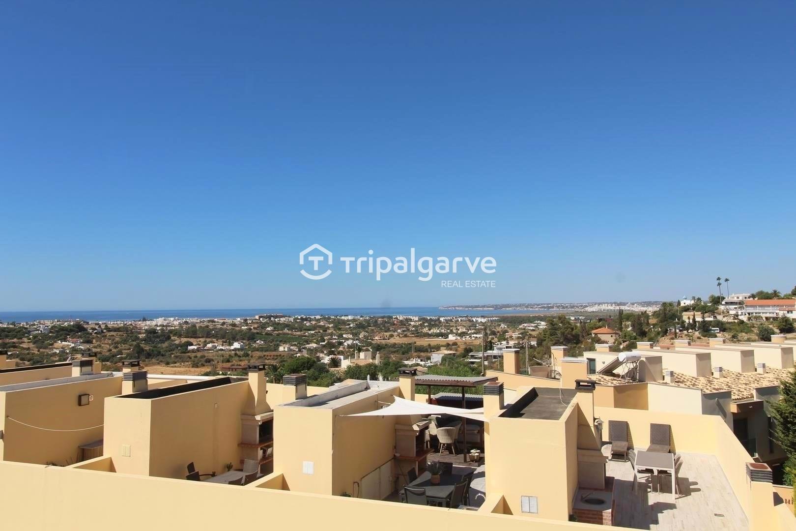 Moradia Geminada renovada T2+1 com piscina e garagem- Patroves- Albufeira