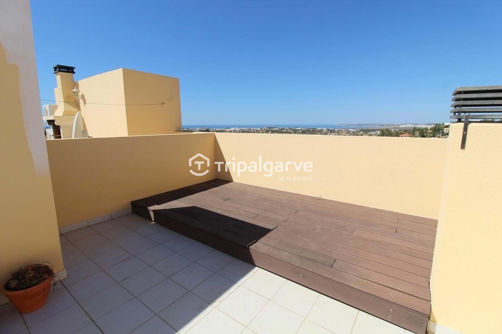 Moradia Geminada renovada T2+1 com piscina e garagem- Patroves- Albufeira