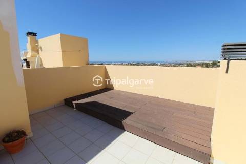 Moradia Geminada renovada T2+1 com piscina e garagem- Patroves- Albufeira