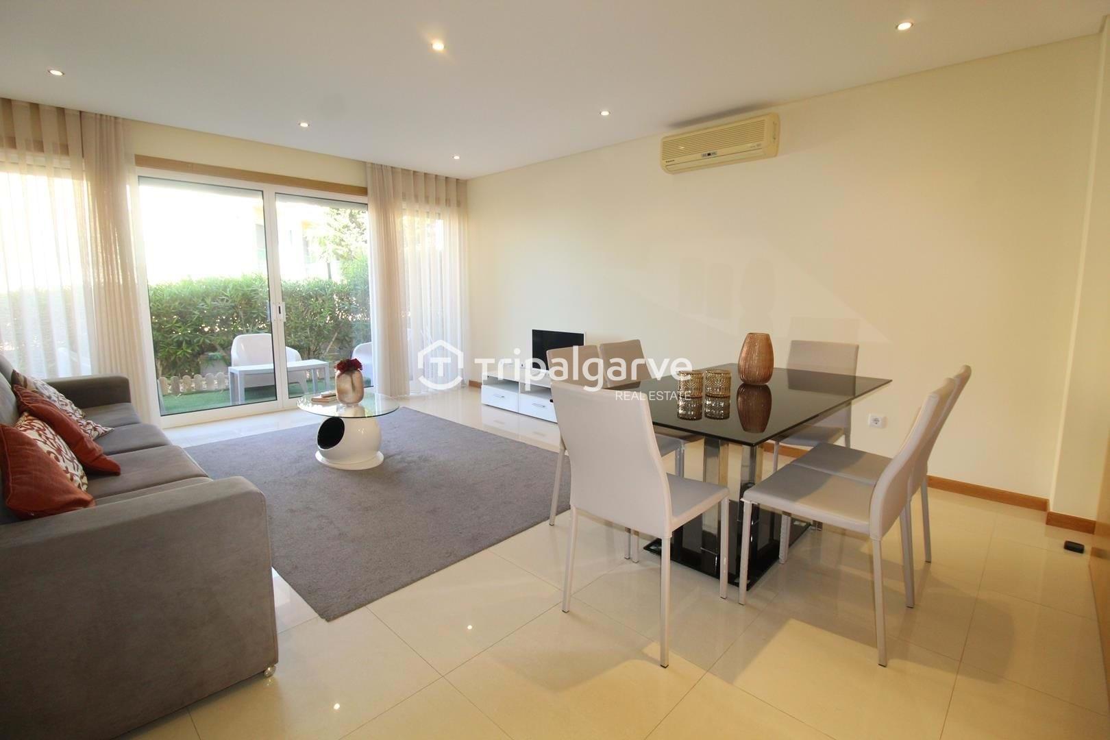 Moradia geminada renovada T2 com piscina e garagem- Patroves-Albufeira