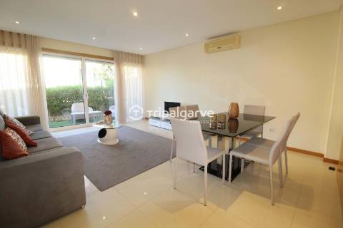 Moradia geminada renovada T2 com piscina e garagem- Patroves-Albufeira