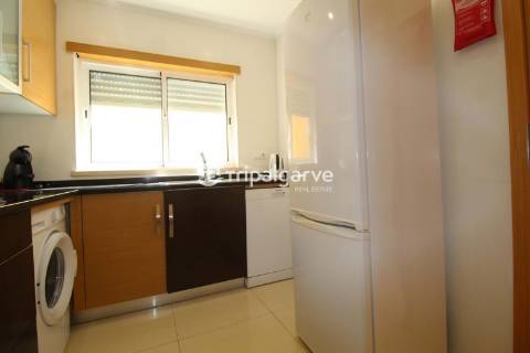 Moradia geminada renovada T2 com piscina e garagem- Patroves-Albufeira