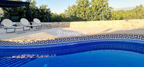Moradia Térrea T3+1 com T1 independente, Piscina e Vista de Campo – Guia, Algarve