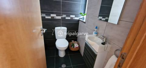 Moradia Térrea T3+1 com T1 independente, Piscina e Vista de Campo – Guia, Algarve