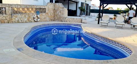 Moradia Térrea T3+1 com T1 independente, Piscina e Vista de Campo – Guia, Algarve
