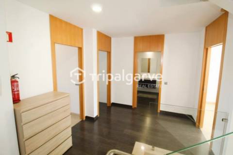 Apartamento T1+2 duplex localizado em Albufeira Galé