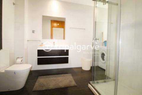 Apartamento T1+2 duplex localizado em Albufeira Galé