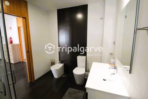 Apartamento T1+2 duplex localizado em Albufeira Galé