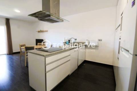 Apartamento T1+2 duplex localizado em Albufeira Galé