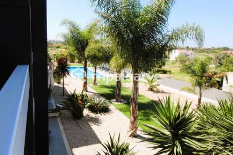 Apartamento T1+2 duplex localizado em Albufeira Galé