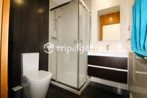 Apartamento T1+2 duplex localizado em Albufeira Galé