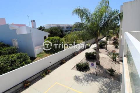 Apartamento T1+2 duplex localizado em Albufeira Galé