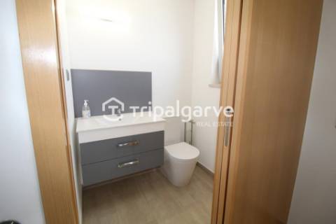 Apartamento T1+2 duplex localizado em Albufeira Galé