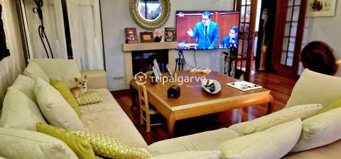 Magnífico Apartamento Duplex T4 com Varanda e Garagem em Portimão