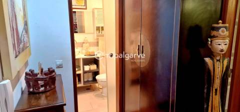 Magnífico Apartamento Duplex T4 com Varanda e Garagem em Portimão