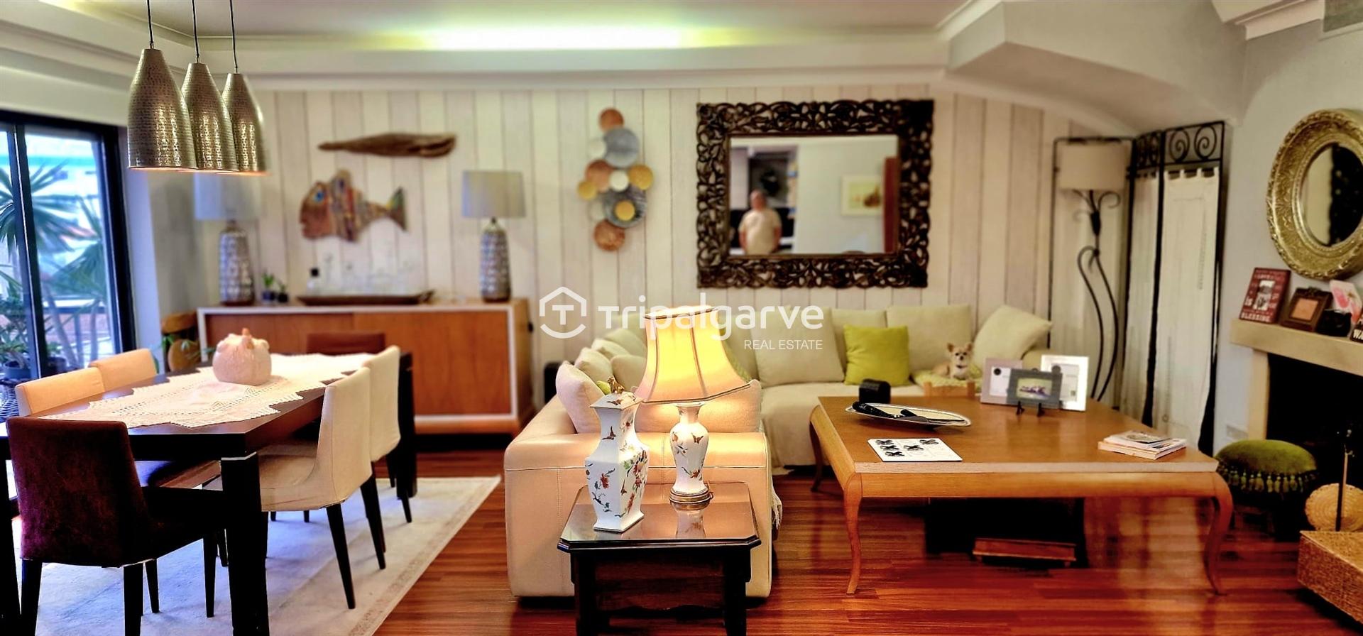 Magnífico Apartamento Duplex T4 com Varanda e Garagem em Portimão