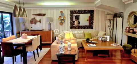 Magnífico Apartamento Duplex T4 com Varanda e Garagem em Portimão