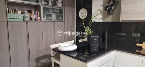 Magnífico Apartamento Duplex T4 com Varanda e Garagem em Portimão