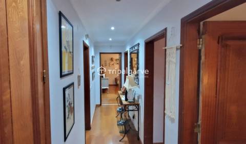 Magnífico Apartamento Duplex T4 com Varanda e Garagem em Portimão