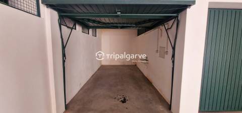 Garagem fechada à venda na Galé – Albufeira