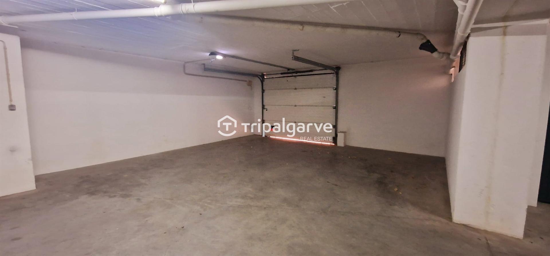 Garagem fechada à venda na Galé – Albufeira