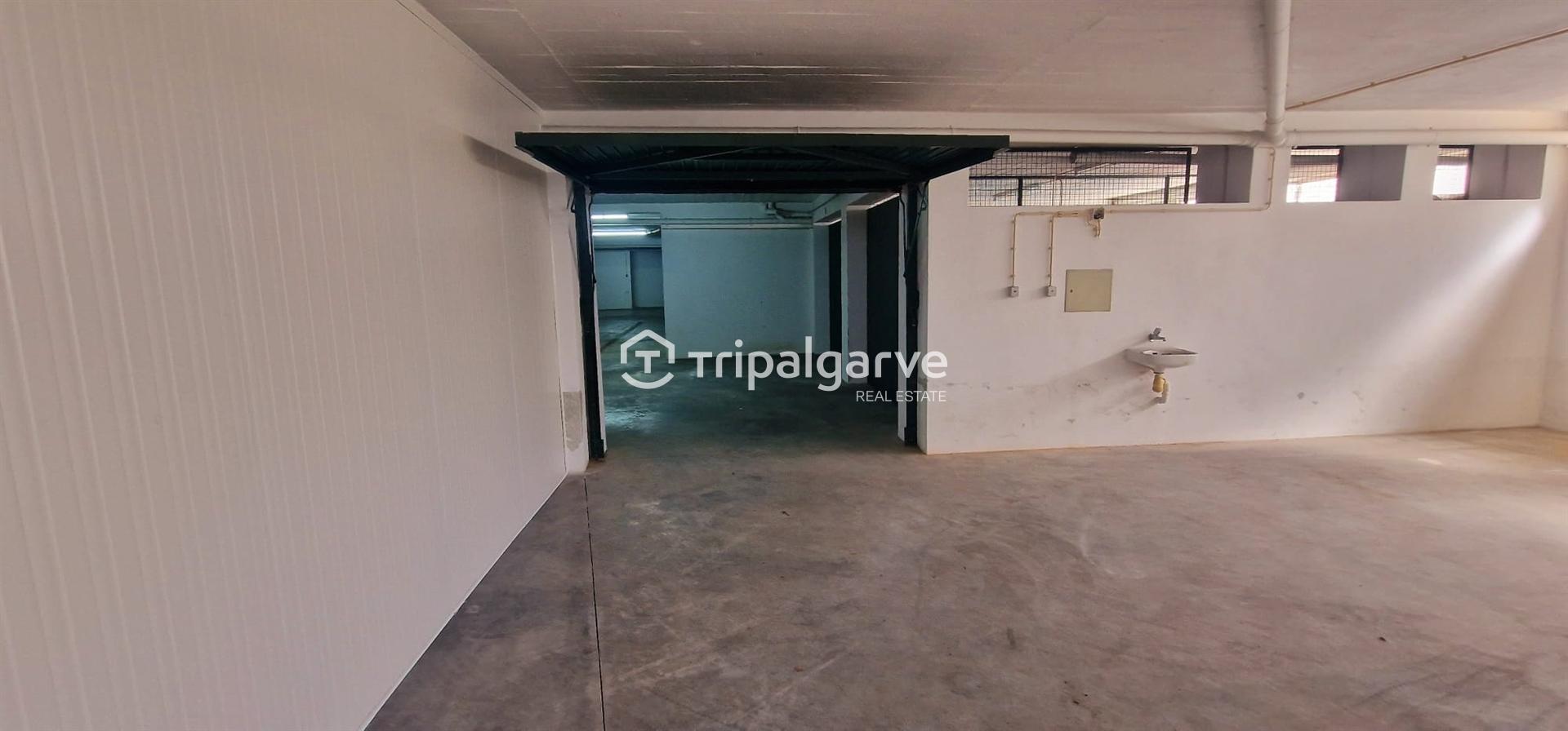 Grande garagem para varios carros ou armanezamento na Galé Albufeira