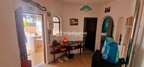 Moradia independente T3 com piscina em Lagoa