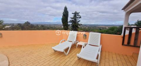 Moradia independente T3 com piscina em Lagoa