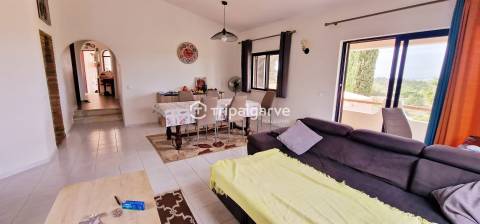 Moradia independente T3 com piscina em Lagoa