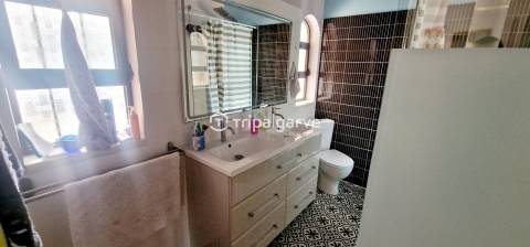 Moradia independente T3 com piscina em Lagoa